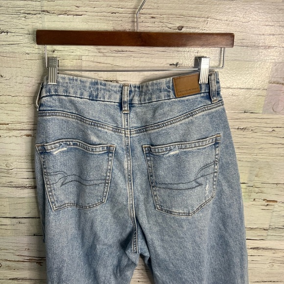 American Eagle Curvy 90s Straight Stretch Distressed Jeans Size 6 - Picture 7 of 9